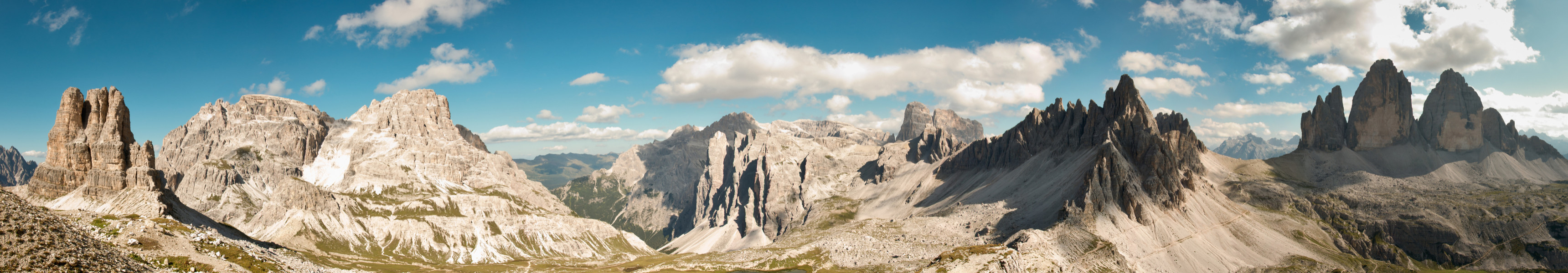 Dolomiten im Herbst: Landschaftsbild der Seiser Alm, einem Dolomitenplateau.  