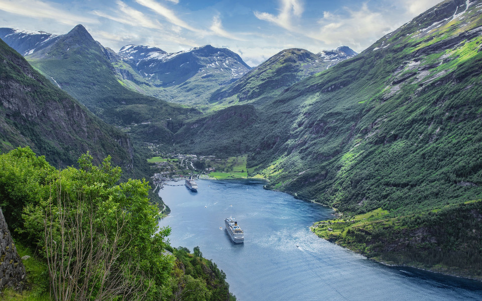 Kreuzfahrten - Von der Donau bis zu den sieben Weltmeeren