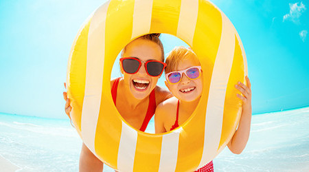 Last_Minute_Urlaub_Familie_Fun_Pool_Sonne_Strand